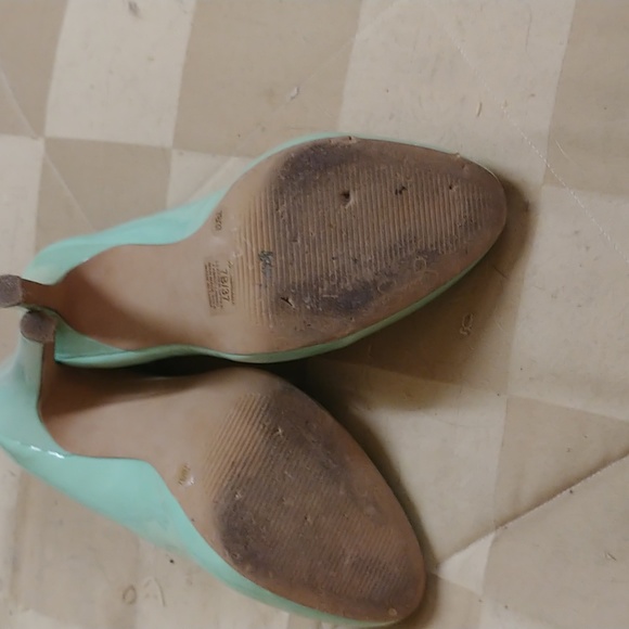 Jessica Simpson size 7b. 4" mint green pumps. - Picture 2 of 4
